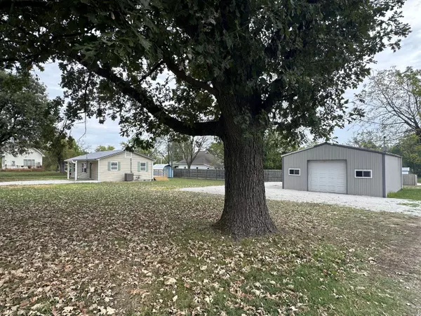 650 W 1st ST, Mountain Grove, MO 65711