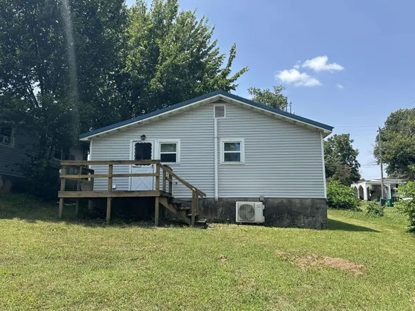 918 N Maple AVE, Mountain Grove, MO 65711