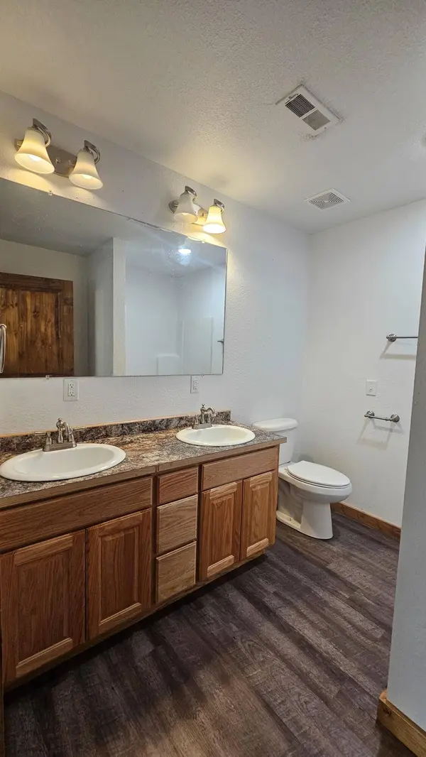 625/627 W Hawthorne ST, Houston, MO 65483