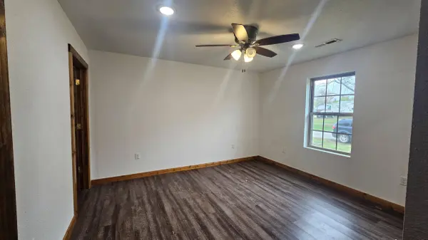 625/627 W Hawthorne ST, Houston, MO 65483