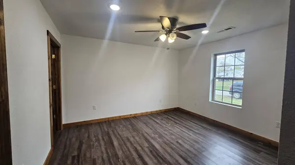 625-723 Hawthorne ST, Houston, MO 65483