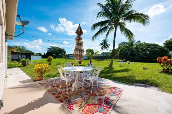 9825 Spanish Isles DR, Boca Raton, FL 33496