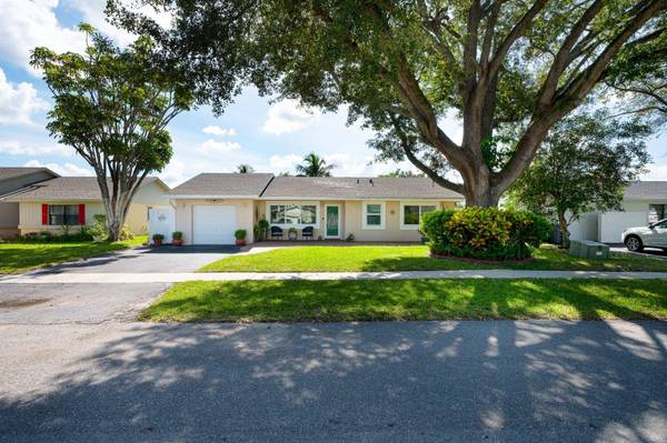 9825 Spanish Isles DR, Boca Raton, FL 33496