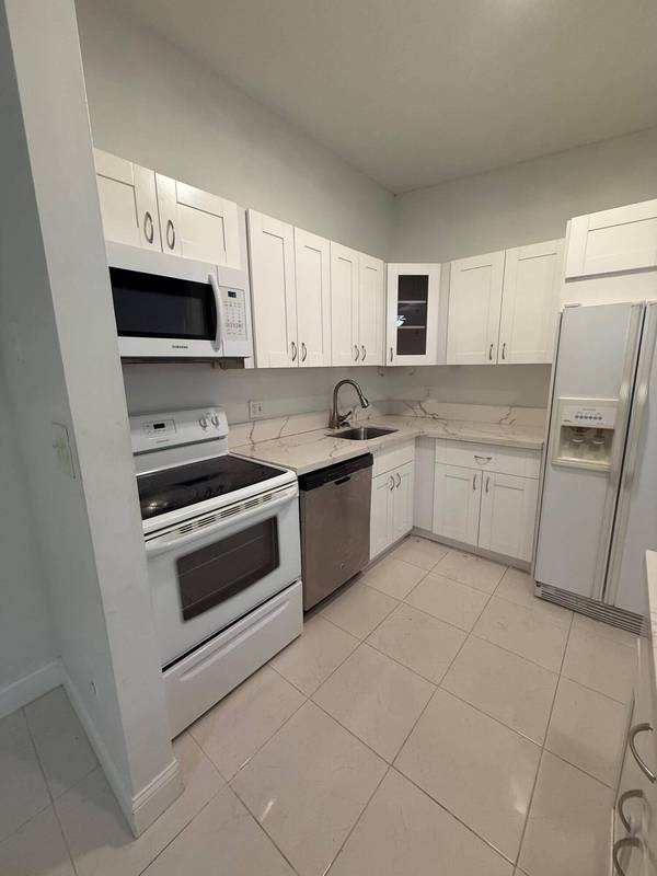 9743 W Mcnab RD 209, Tamarac, FL 33321