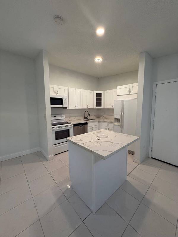 9743 W Mcnab RD 209, Tamarac, FL 33321