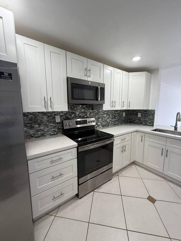 153 W Laurel DR 1003, Margate, FL 33063