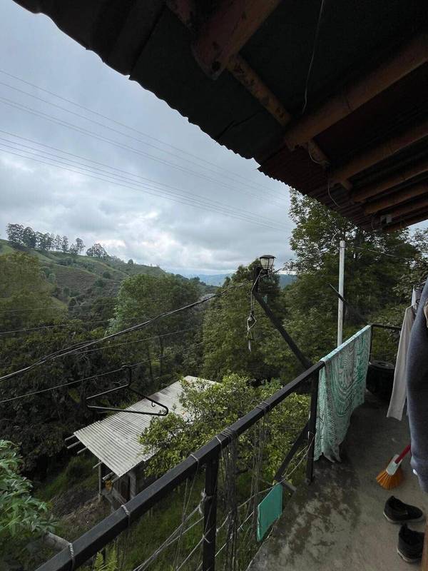 000 Kilometro -0, Out Of Country, 00000