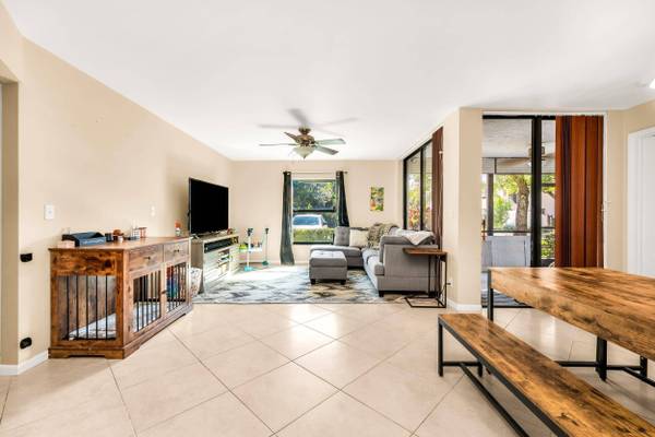 4772 NW 22nd ST #42122, Coconut Creek, FL 33063