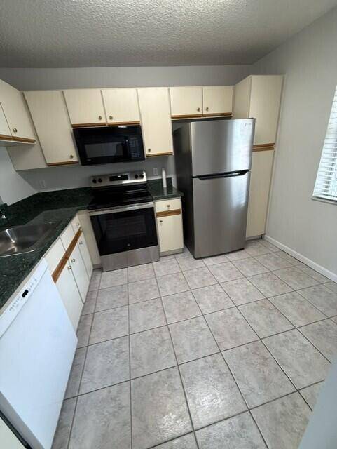 3031 HOLIDAY SPRINGS BLVD #202-7, Margate, FL 33063