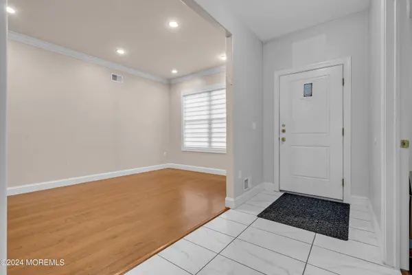 7 Granite Drive, Lakewood, NJ 08701