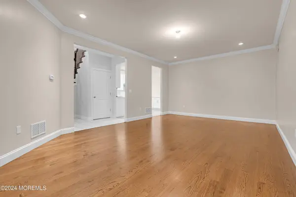 7 Granite Drive, Lakewood, NJ 08701