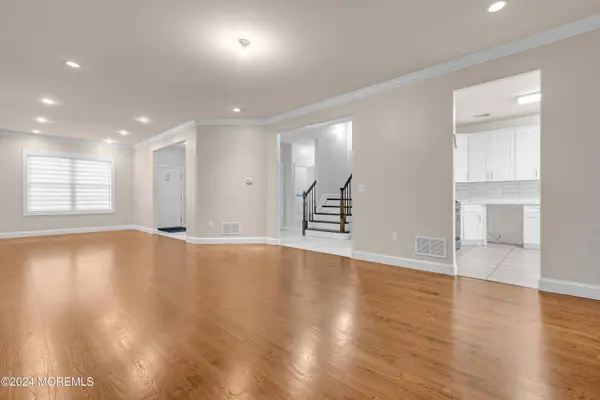 7 Granite Drive, Lakewood, NJ 08701