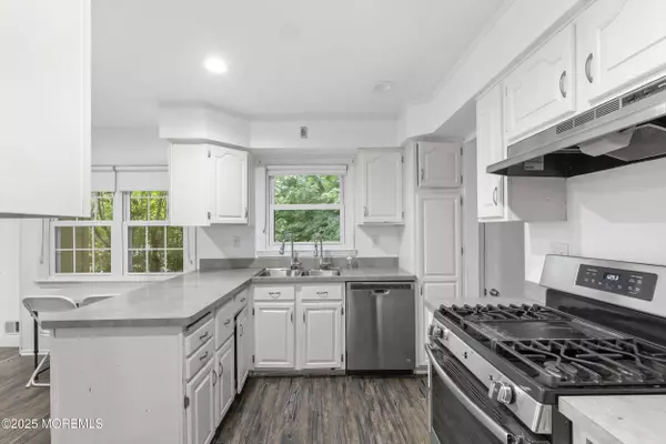 31 Amherst Street, Lakewood, NJ 08701