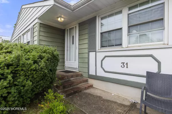 31 Amherst Street, Lakewood, NJ 08701