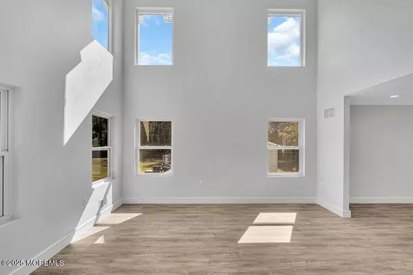 169 Grand Central Parkway, Bayville, NJ 08721