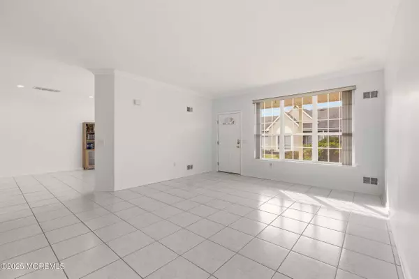 45 Deer Chase Lane, Lakewood, NJ 08701