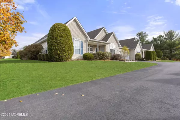 45 Deer Chase Lane, Lakewood, NJ 08701