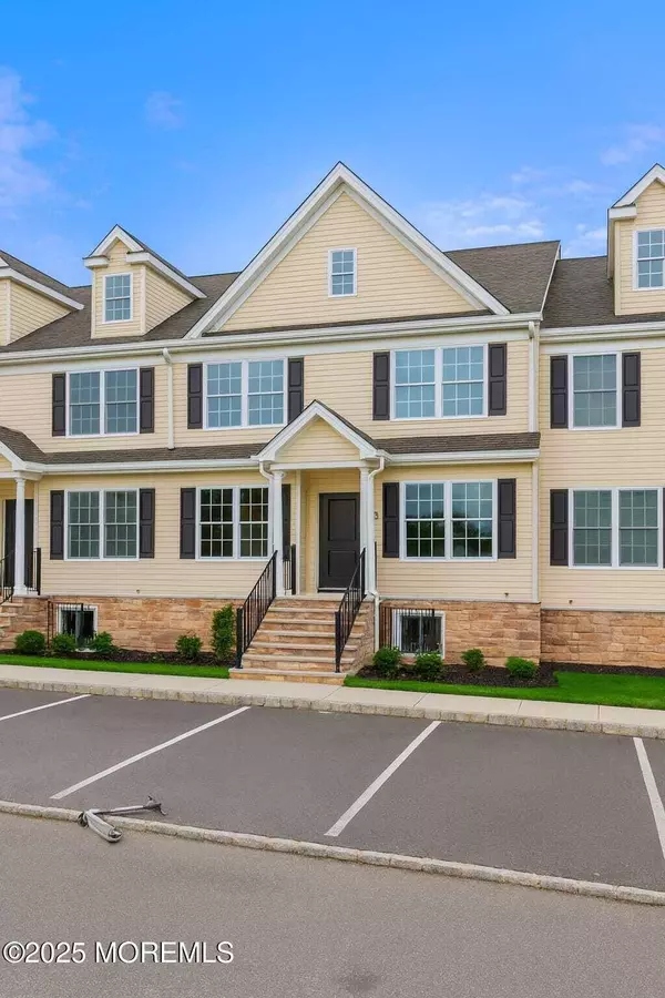 9 Granite Drive, Lakewood, NJ 08701