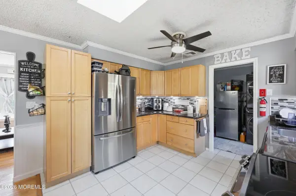 1209 Pacific Avenue, Beachwood, NJ 08722