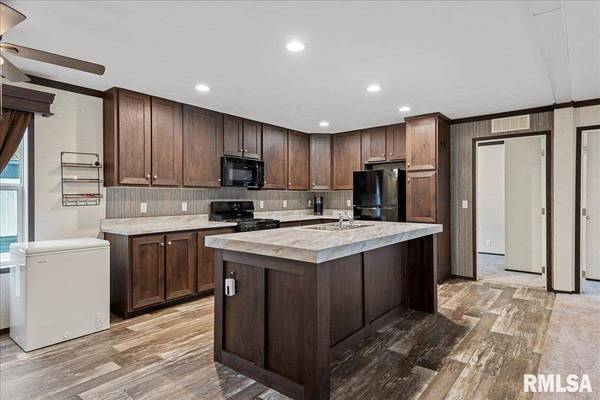 3725 N PEORIA RD #203, Springfield, IL 62702