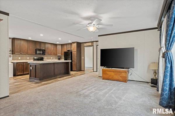 3725 N PEORIA RD #203, Springfield, IL 62702