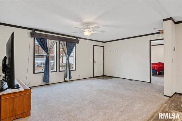 3725 N PEORIA RD #203, Springfield, IL 62702