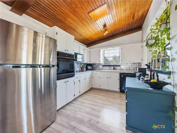 2401 Phyllis DR, Copperas Cove, TX 76522