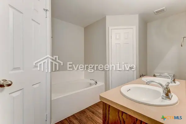 2821 Dusk ln LN ##1, Dallas, TX 75237
