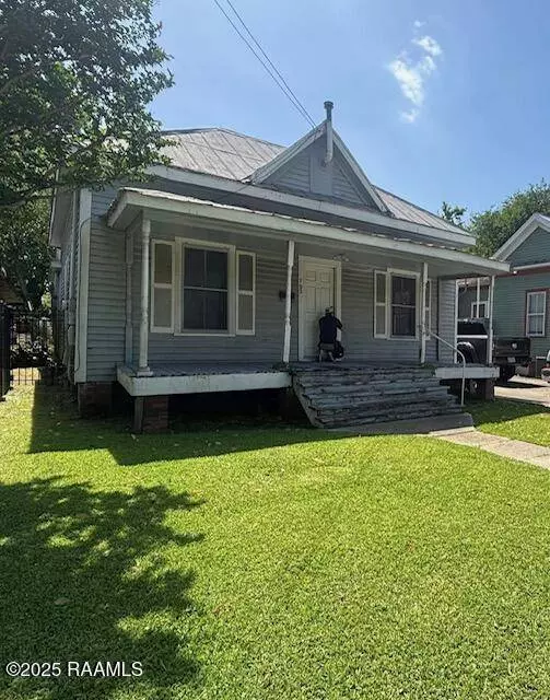 702 NE Evangeline Thwy, Lafayette, LA 70501