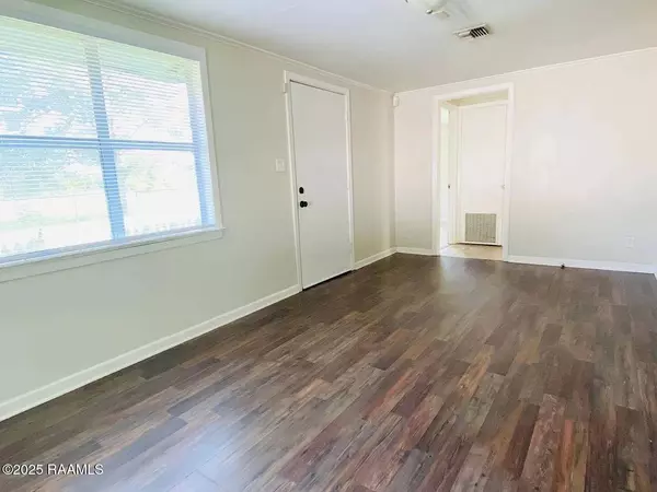 406 D Arceneaux RD, Scott, LA 70583