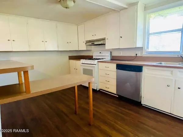 406 D Arceneaux RD, Scott, LA 70583