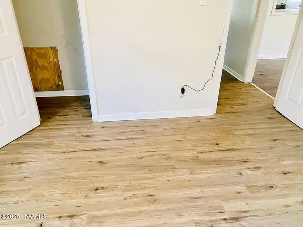 406 D Arceneaux RD, Scott, LA 70583