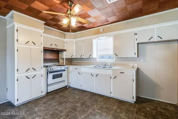 907 Elizabeth ST, Scott, LA 70583