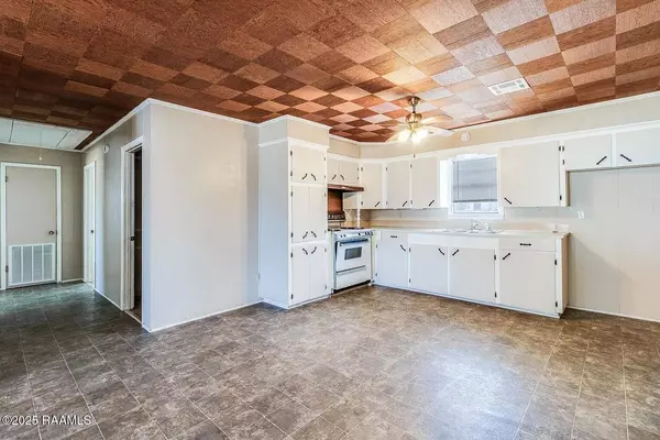 907 Elizabeth ST, Scott, LA 70583