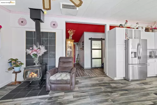 22411 Kennebec LN, Columbia, CA 95310