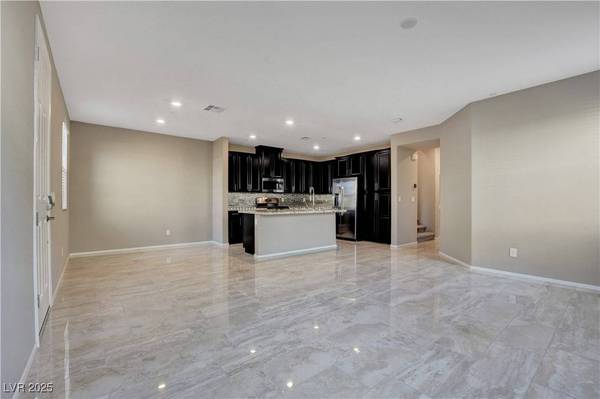 4 Lomita Heights DR, Las Vegas, NV 89138