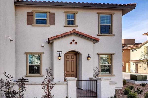 4 Lomita Heights DR, Las Vegas, NV 89138