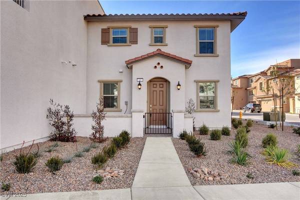 4 Lomita Heights DR, Las Vegas, NV 89138