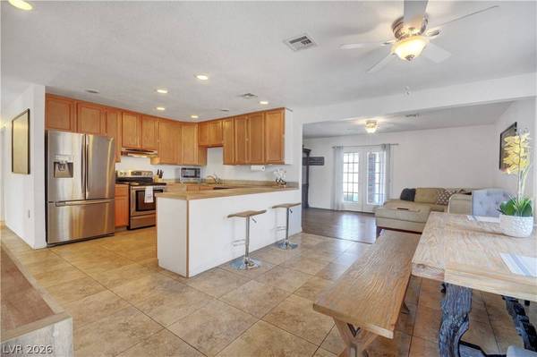 220 Moller CIR, Las Vegas, NV 89107
