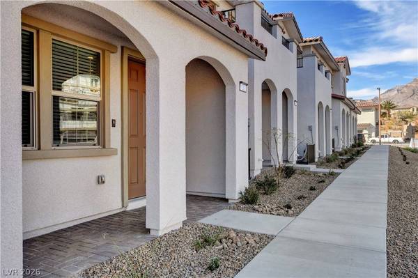 28 Lomita Heights DR, Las Vegas, NV 89138