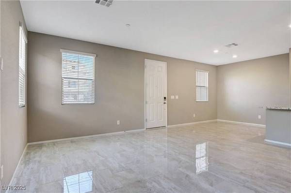 4 Lomita Heights DR, Las Vegas, NV 89138