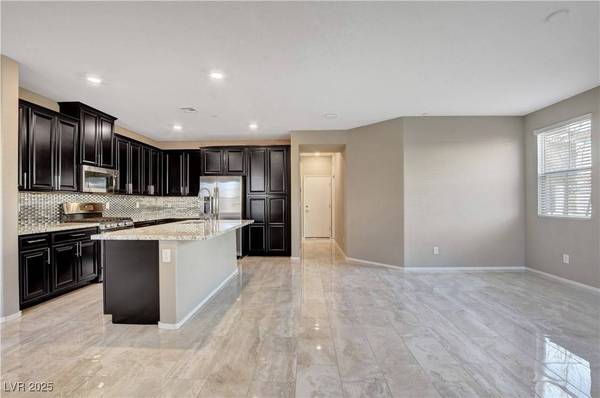 4 Lomita Heights DR, Las Vegas, NV 89138
