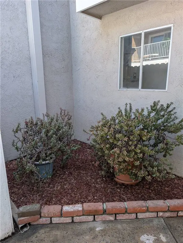 205 13th ST #D, Huntington Beach, CA 92648