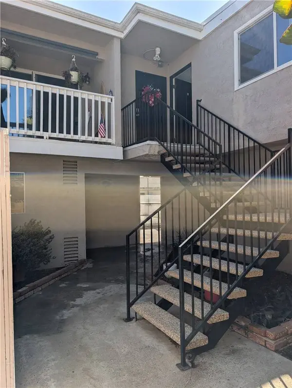 205 13th ST #D, Huntington Beach, CA 92648