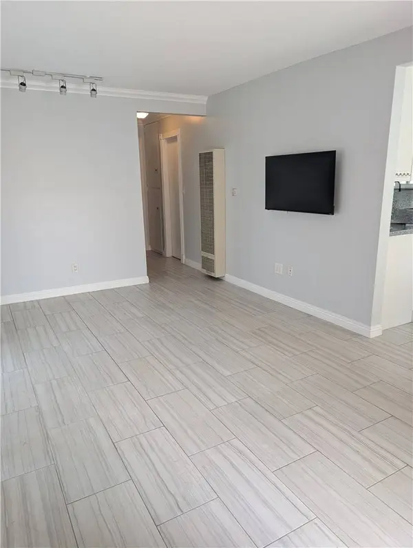 205 13th ST #D, Huntington Beach, CA 92648