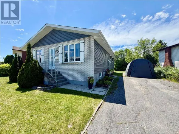979 Woodbine Avenue, Greater Sudbury, ON P3A5E3