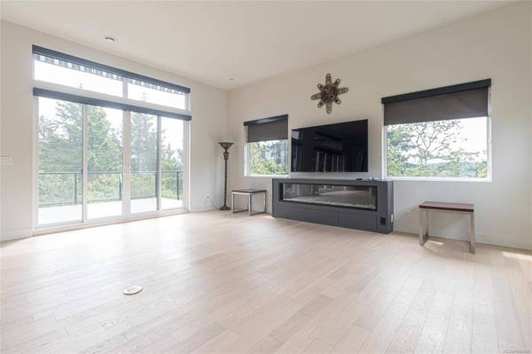 6 Conkor Hts, View Royal, BC V9B 1T9