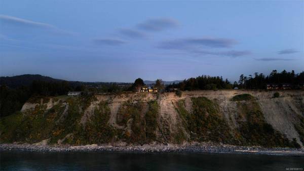 3300 Livesay Rd, Central Saanich, BC V8M 1W7