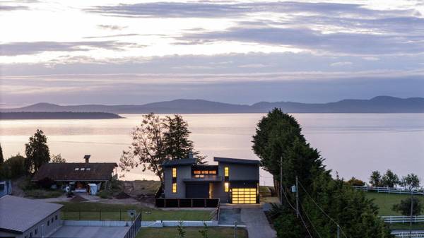 3300 Livesay Rd, Central Saanich, BC V8M 1W7