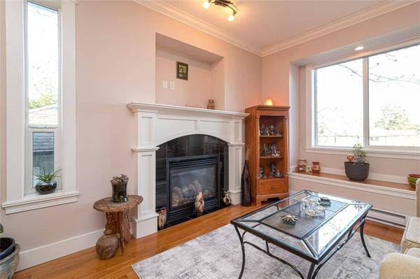 3161 Wascana St, Saanich, BC V9A 1W4